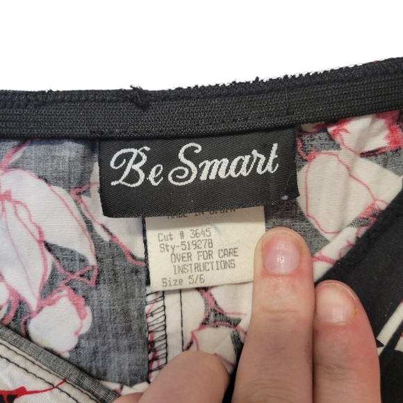 Black w/ White and Red Flower Dress. Size 5/6 - Picture 3 of 4